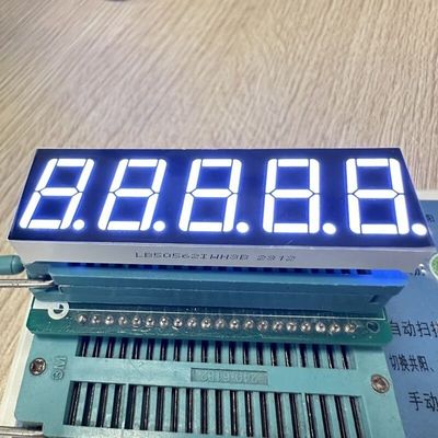شاشة LED فائقة السطوع باللون الأبيض مقاس 0.56 بوصة بخمسة أرقام و 7 مقاطع مع الأنود المشترك للتحكم في العمليات