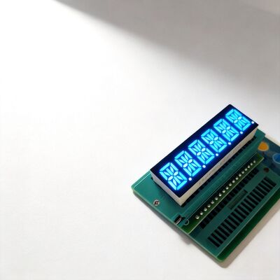 سعر جيد شاشة LED ذات 14 قطعة مشرقة فائقة مع عمر تشغيل طويل ومتوافقة مع RoHS / REACH للتطبيقات الصناعية الانترنت